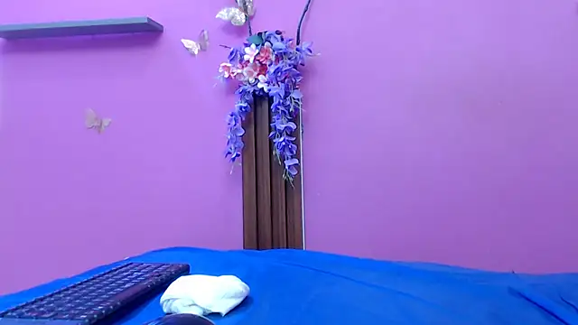 skinnybarbie022 online show from 06-25-26, 05:12
