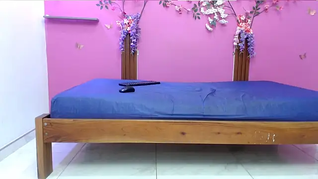 skinnybarbie022 online show from 03-10-26, 12:25