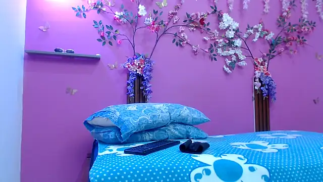 skinnybarbie022 online show from 04-03-26, 07:20