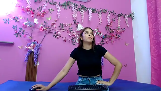 skinnybarbie022 online show from 05-14-26, 12:29
