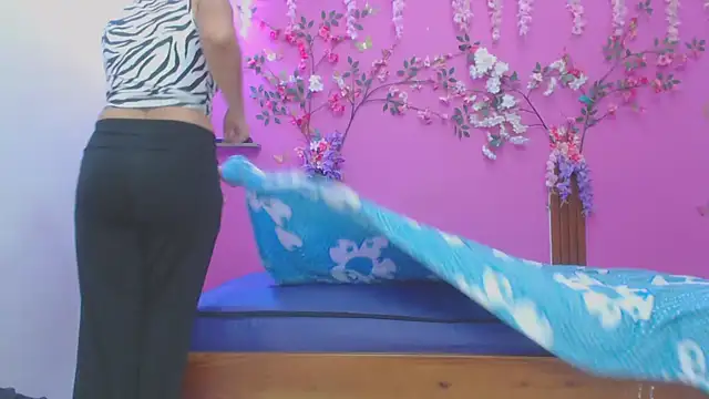 Snapshot of skinnybarbie022 chatting on 02-01-26, 12:31 skinnybarbie022 online show from 02-01-26, 12:31