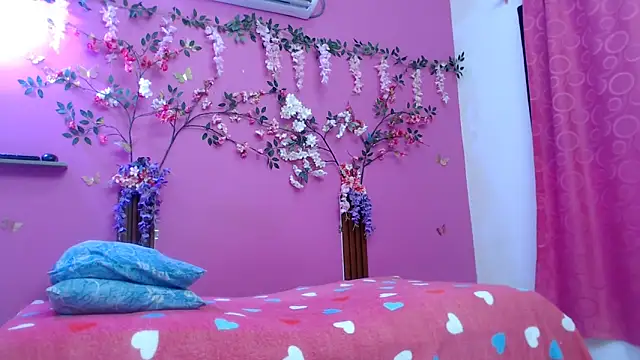 skinnybarbie022 online show from 06-12-26, 12:19