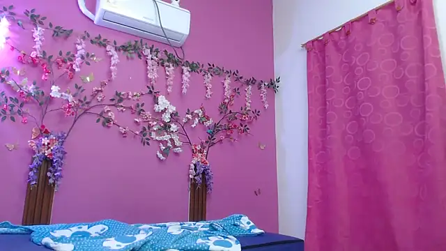 Snapshot of skinnybarbie022 chatting on 02-14-26, 12:55 skinnybarbie022 online show from 02-14-26, 12:55