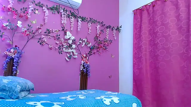 skinnybarbie022 online show from 05-11-26, 12:45