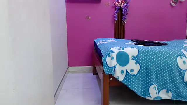 skinnybarbie022 online show from 06-05-26, 12:37