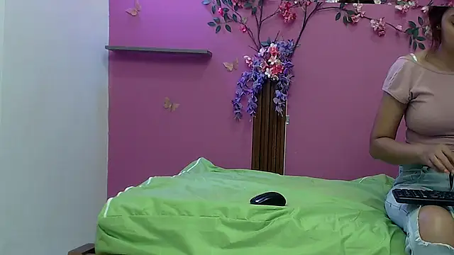 skinnybarbie022 online show from 10-28-25, 01:06