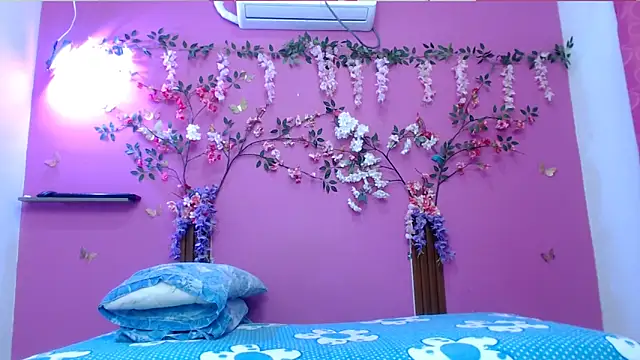 Snapshot of skinnybarbie022 chatting on 02-28-26, 03:50 skinnybarbie022 online show from 02-28-26, 03:50