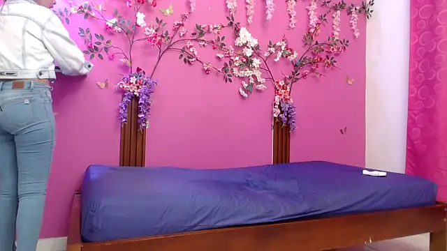 skinnybarbie022 online show from 05-18-26, 12:11