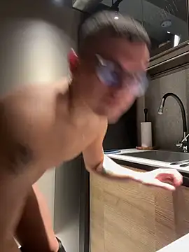 Kurtxxx22 online show from 12-21-25, 06:15