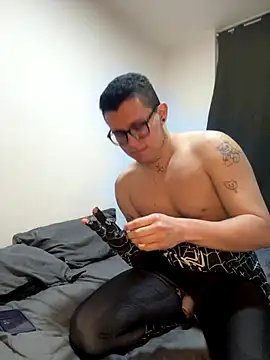 Snapshot of Kurtxxx22 chatting on 11-01-25, 04:08 Kurtxxx22 online show from 11-01-25, 04:08