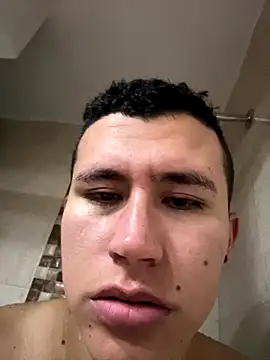 Snapshot of Kurtxxx22 chatting on 10-31-25, 03:47 Kurtxxx22 online show from 10-31-25, 03:47