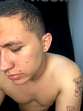 Snapshot of Kurtxxx22 chatting on 09-18-25, 04:15 Kurtxxx22 online show from 09-18-25, 04:15