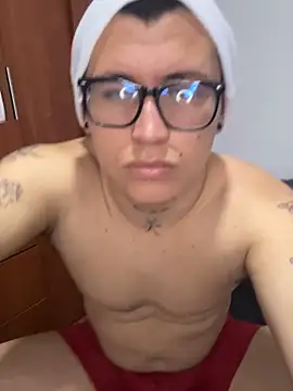 Snapshot of Kurtxxx22 chatting on 11-03-25, 08:23 Kurtxxx22 online show from 11-03-25, 08:23