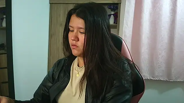 Oliviawatson1 online show from 03-04-26, 12:02