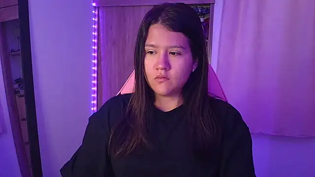 Oliviawatson1 online show from 04-15-26, 12:32