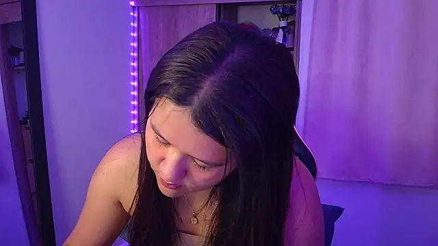 Oliviawatson1 online show from 05-07-26, 11:57