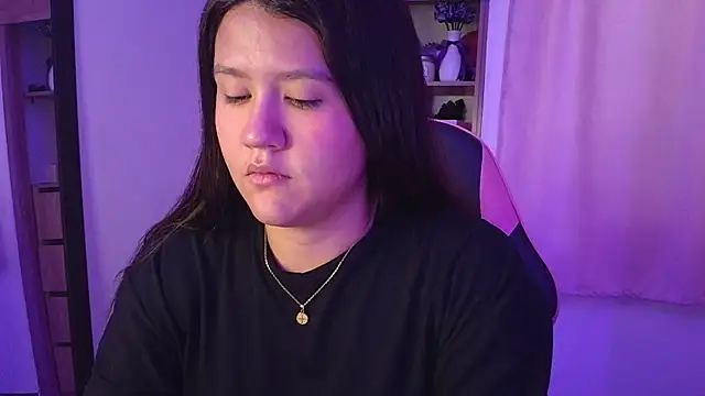 Snapshot of Oliviawatson1 chatting on 07-10-26, 12:27 Oliviawatson1 online show from 07-10-26, 12:27