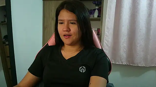 Oliviawatson1 online show from 04-16-26, 12:17