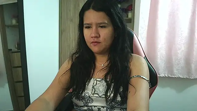 Oliviawatson1 online show from 11-17-25, 01:04