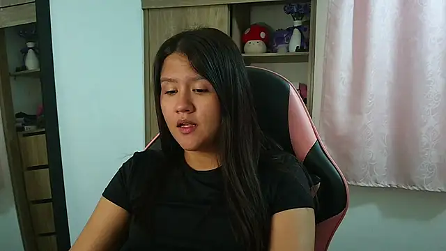 Oliviawatson1 online show from 04-30-26, 04:36