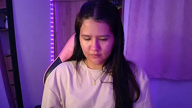 Snapshot of Oliviawatson1 chatting on 07-18-26, 11:19 Oliviawatson1 online show from 07-18-26, 11:19