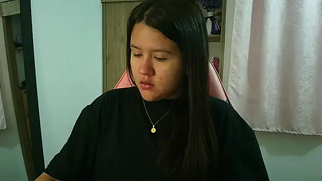 Oliviawatson1 online show from 05-11-26, 12:06