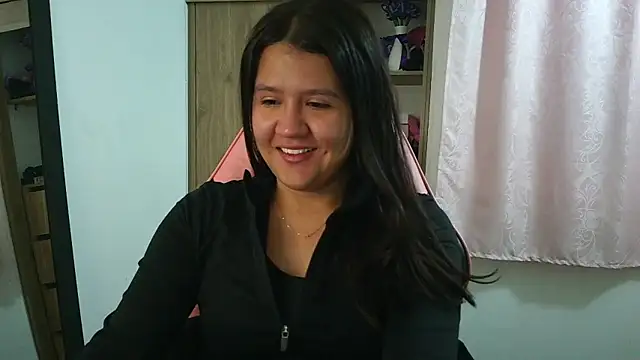 Oliviawatson1 online show from 05-25-26, 12:15