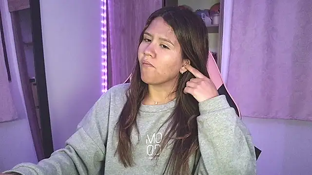 Oliviawatson1 online show from 10-12-25, 12:34