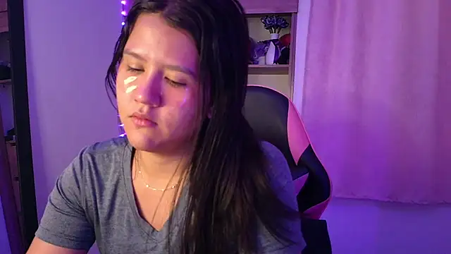 Oliviawatson1 online show from 05-20-26, 12:24
