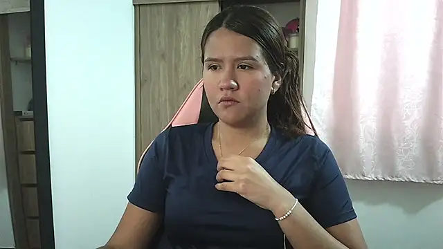 Oliviawatson1 online show from 10-21-25, 01:21