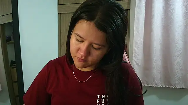 Oliviawatson1 online show from 05-26-26, 12:14