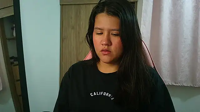 Oliviawatson1 online show from 03-10-26, 12:20