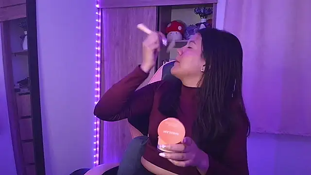 Oliviawatson1 online show from 03-06-26, 12:00