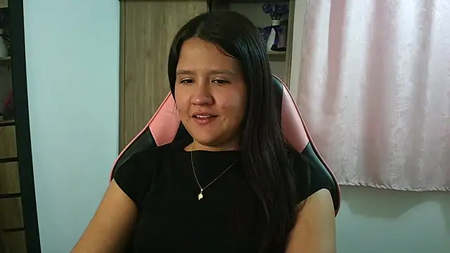 Oliviawatson1 online show from 05-05-26, 04:10