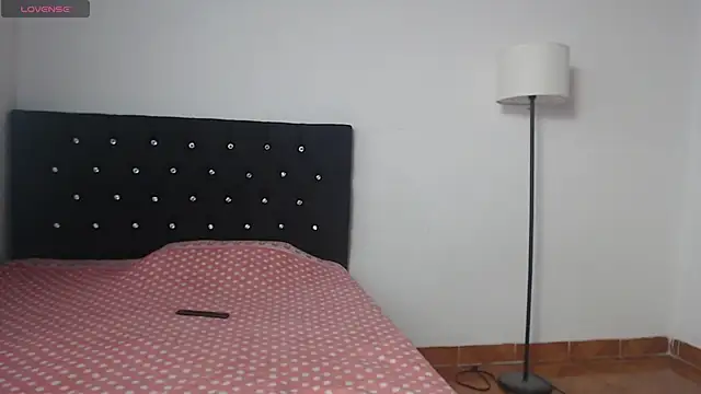 lilacream online show from 10-17-25, 02:41