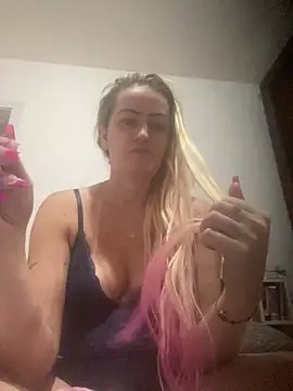 Snapshot of Alerquinasc chatting on 02-04-26, 01:44 Alerquinasc online show from 02-04-26, 01:44