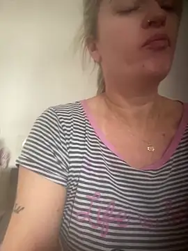 Snapshot of Alerquinasc chatting on 02-15-26, 01:21 Alerquinasc online show from 02-15-26, 01:21