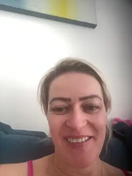 Snapshot of Alerquinasc chatting on 12-22-25, 01:22 Alerquinasc online show from 12-22-25, 01:22