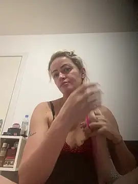 Snapshot of Alerquinasc chatting on 12-13-25, 11:44 Alerquinasc online show from 12-13-25, 11:44