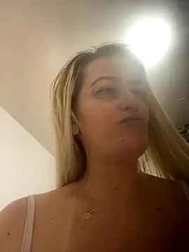 Snapshot of Alerquinasc chatting on 11-28-25, 09:59 Alerquinasc online show from 11-28-25, 09:59