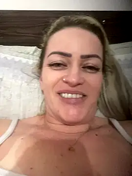 Snapshot of Alerquinasc chatting on 10-30-25, 06:23 Alerquinasc online show from 10-30-25, 06:23