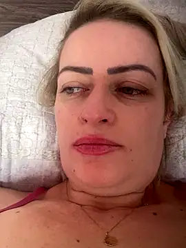 Snapshot of Alerquinasc chatting on 10-26-25, 02:06 Alerquinasc online show from 10-26-25, 02:06