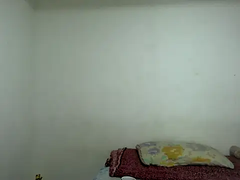 MeganAndMaxxh online show from 10-29-25, 01:04