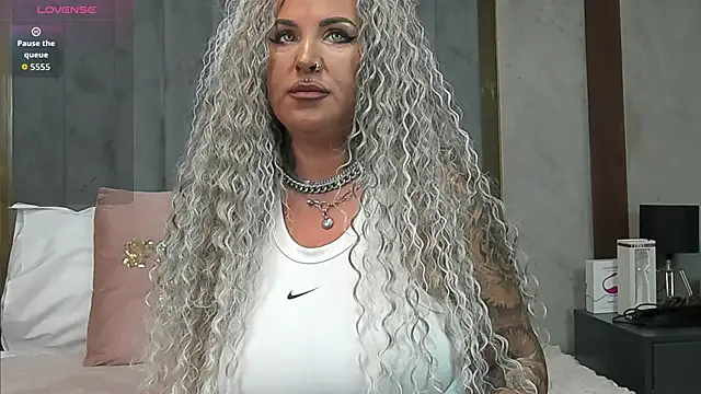 Snapshot of Sierra_Quinn chatting on 02-12-26, 09:14 Sierra Quinn online show from 02-12-26, 09:14