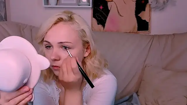 Charlotte Colinss online show from 09-13-25, 03:17