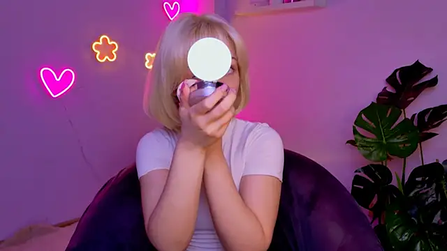 Charlotte Colinss online show from 04-05-26, 05:36