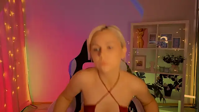 Charlotte Colinss online show from 06-01-26, 04:02