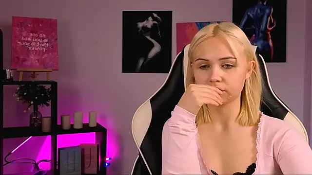 Charlotte Colinss online show from 11-06-25, 02:48