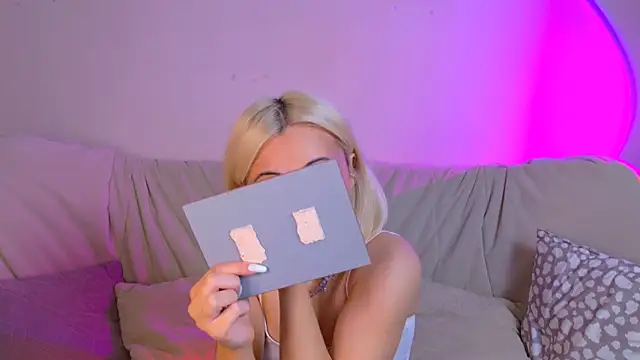 Charlotte Colinss online show from 06-03-26, 03:51