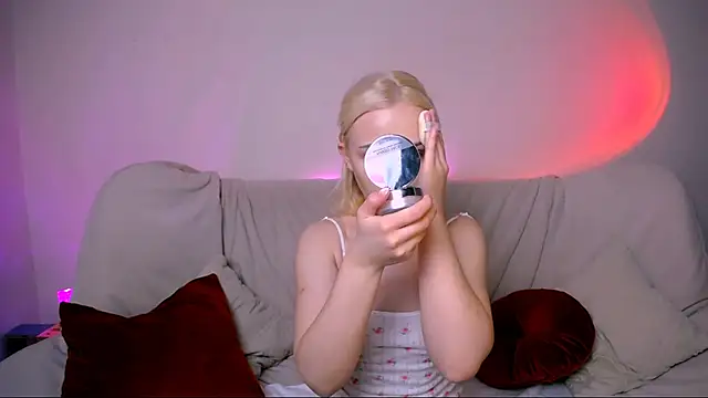 Charlotte Colinss online show from 02-17-26, 04:21